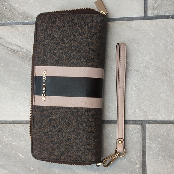 Michael Kors Logo Stripe Continental wristlet - Picture 2 of 6